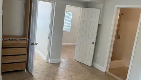 2816 Pine Tree Dr