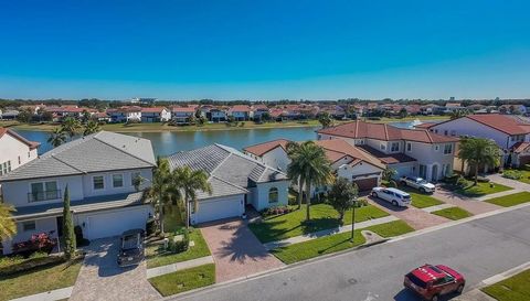 10481 ROYAL CYPRESS WAY