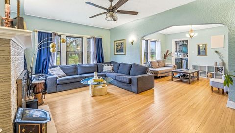 2533 Snelling Curve