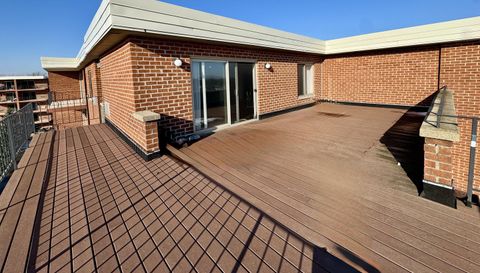 18 E Old Willow Road