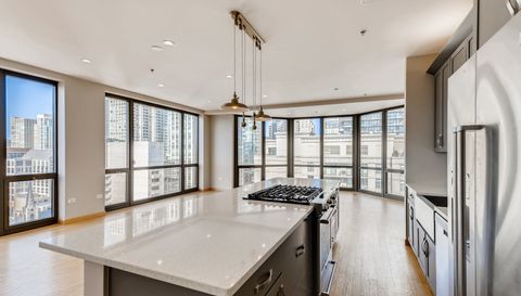 635 N Dearborn Street