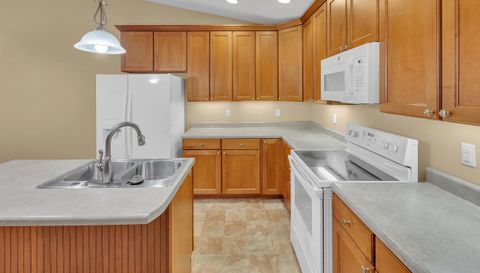 2732 Waters Place Dr