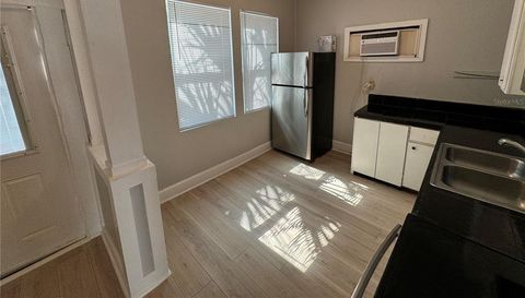 7306 EARLWOOD AVENUE