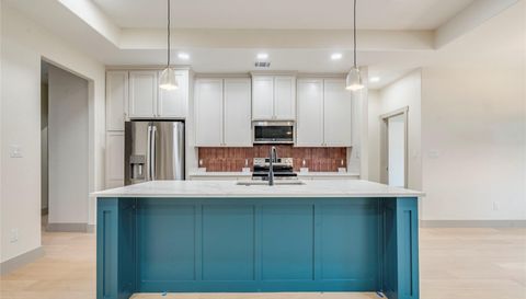 8 Huisache LN