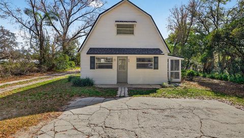 902 TWO HOUSES LANE