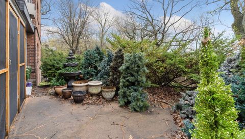 3076 Lexington Avenue N