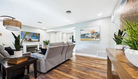 101 N MERCURY AVENUE