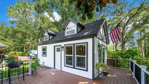 996 NW SCENIC LAKE DRIVE