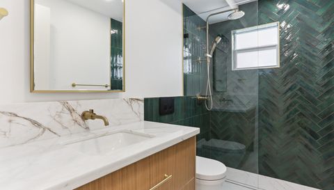 100 Edgewater Dr APT 142