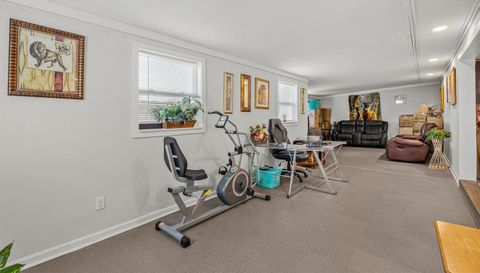 949 SE Breakwater Ave