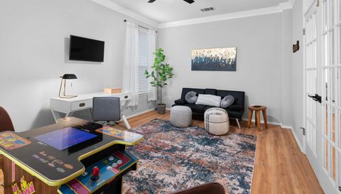 807 Clarence Bohls LN