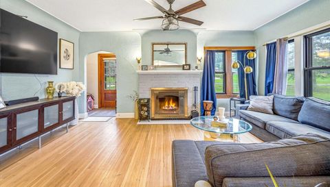 2533 Snelling Curve