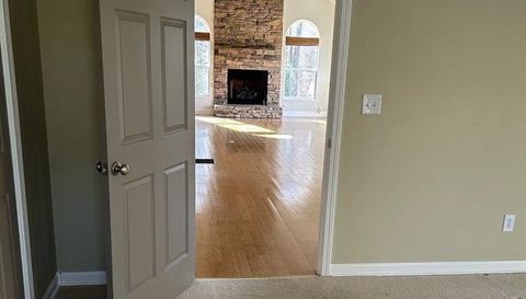 209 Falcon Crest Way