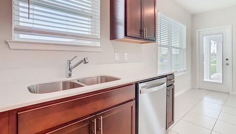 1823 Summer Serenity Dr