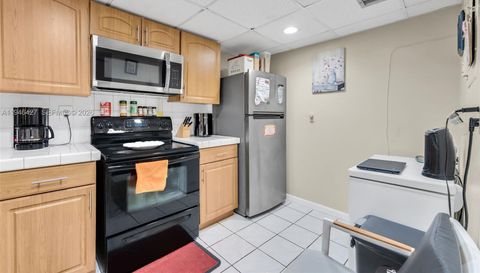 9050 Nw 28th St