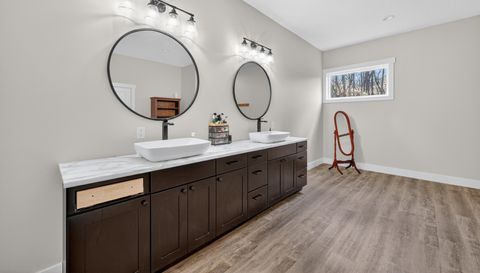 2252 Applegrove St NE