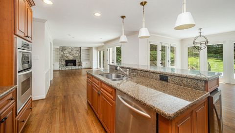 1820 Hunting Ridge Rd