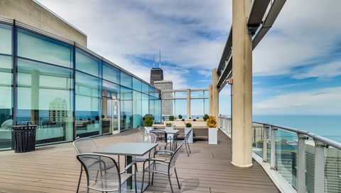 600 N Fairbanks Court