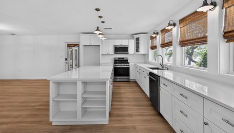 7228 Emerald Dr