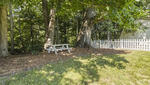 272 Canterbury Dr