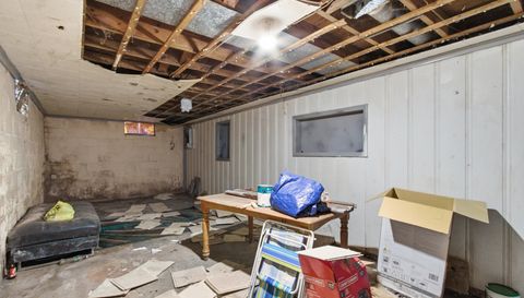 1223 N Centennial St