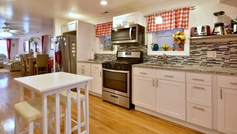 1814 N Sawyer Avenue