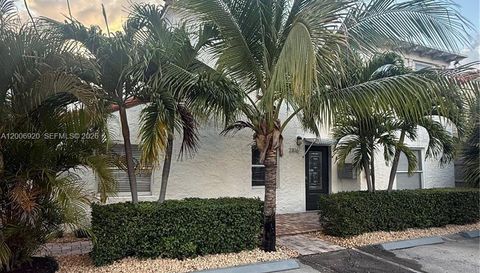 2816 Pine Tree Dr