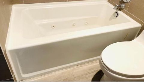 3660 NE 166th St APT 607