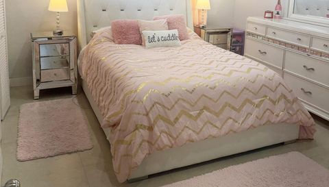 1305 W 53rd St APT 102