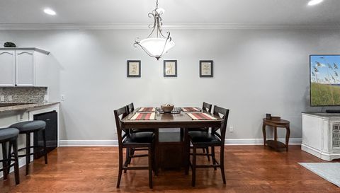 254 Valencia Cir