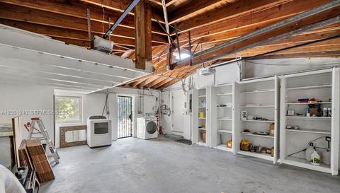 1037 Alfonso Ave