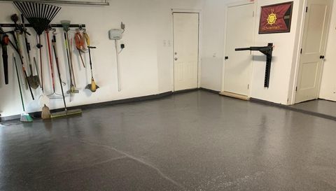 10631 Rolling Hills Dr