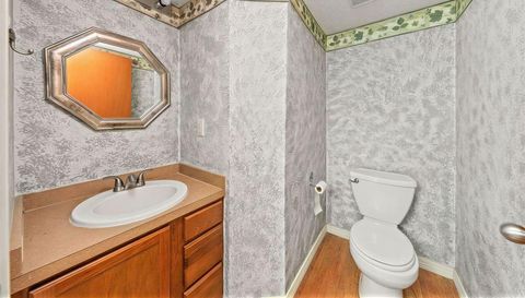 1815 Pointed Leaf Ln