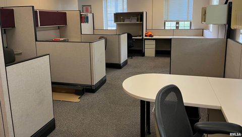 1028 W South Grand Avenue