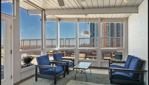 6157 N Sheridan Road