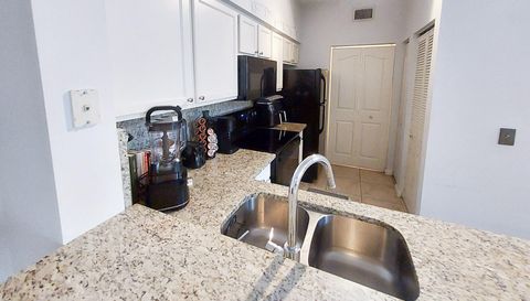 2204 Myrtlewood Cir E