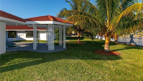 631 Palm Dr