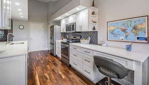 1231 FLORA VISTA