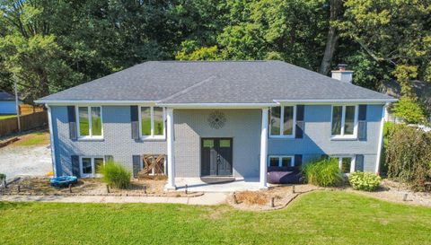 272 Canterbury Dr