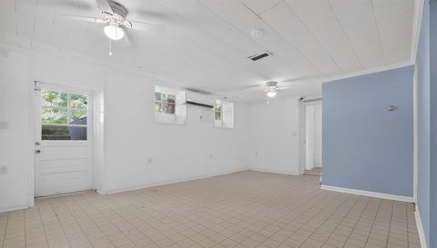 2805 Roland Rd