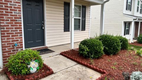 312 Robyns Glen Cir