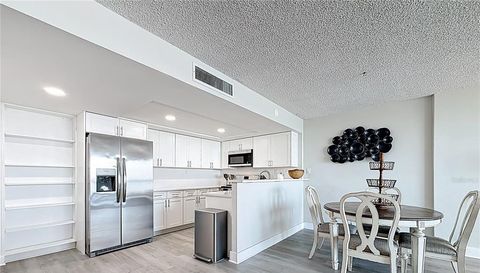 400 ISLAND WAY