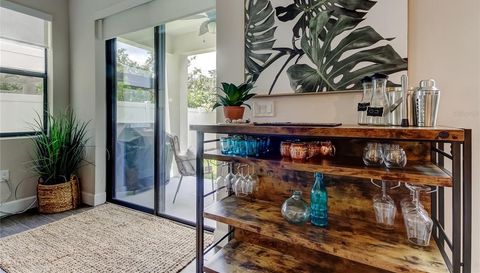 204 N MANHATTAN AVENUE