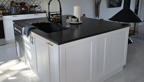 10631 Rolling Hills Dr