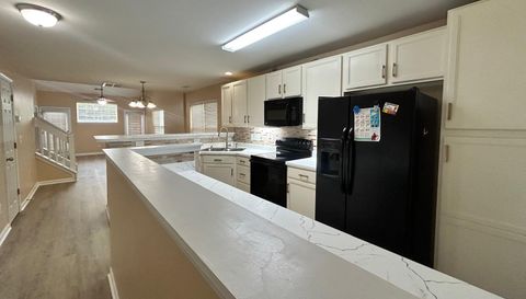 312 Robyns Glen Cir