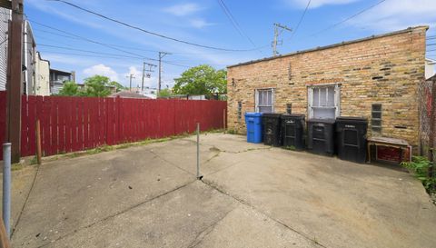 830 N DRAKE Avenue
