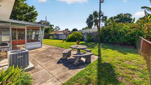 233 NW MADISON CIRCLE N