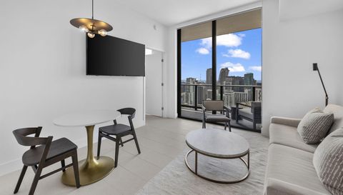 159 NE 6th St Penthouse 5008