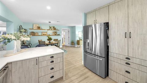 1015 SPINDLE PALM WAY