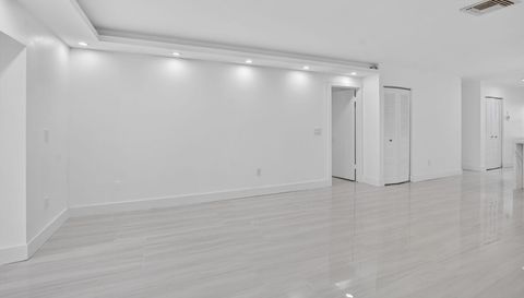 9272 Vista Del Lago
